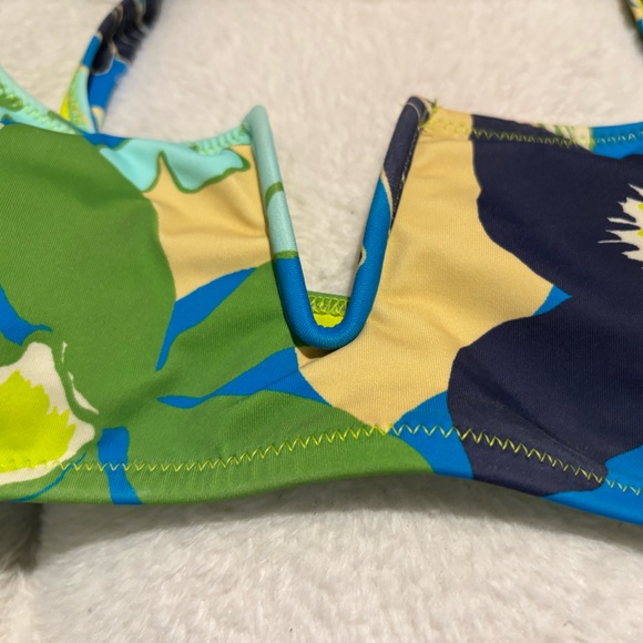 Floral women’s Swim bikini Top - Picture 2 of 6